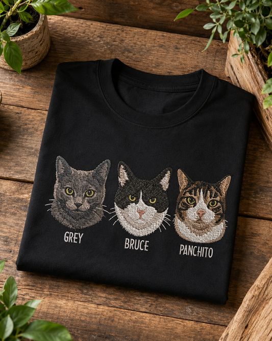 Polera Personalizada · 3 Retratos de Mascotas Bordadas