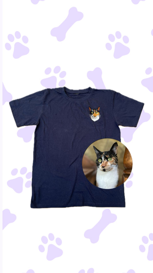 Polera Personalizada · Retrato de Mascota Bordado